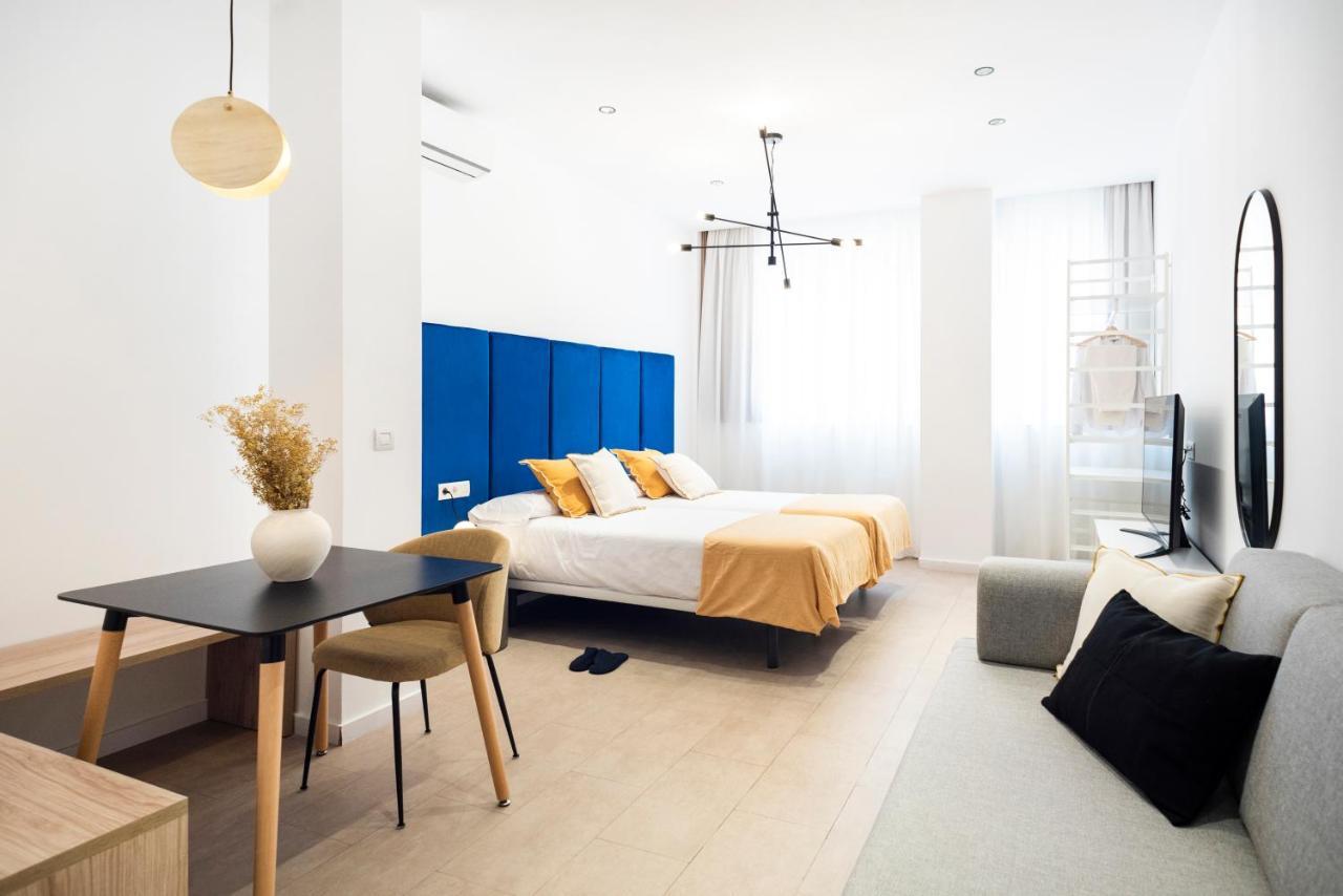 Blanq Marina Apartahotel