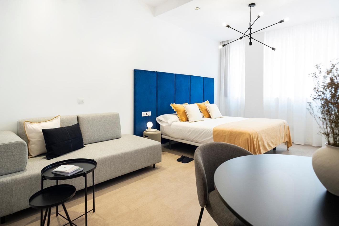 Blanq Marina Apartahotel